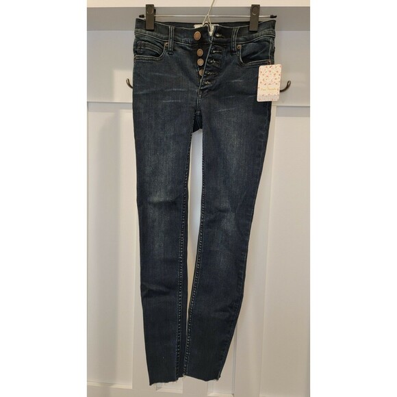 NEW w/ TAGS - FREE PEOPLE Indigo Button Fly Skinny Jeans (Size 24) MSRP $78 - Picture 1 of 2